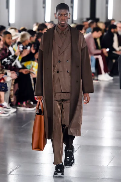 Look 25